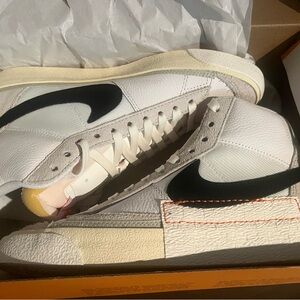 Nike Men's White and Black Sneakers